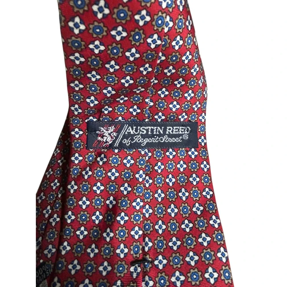 Austin Reed‎ of Regent Street Men's Silk Tie Red Geometric Pattern Made in USA